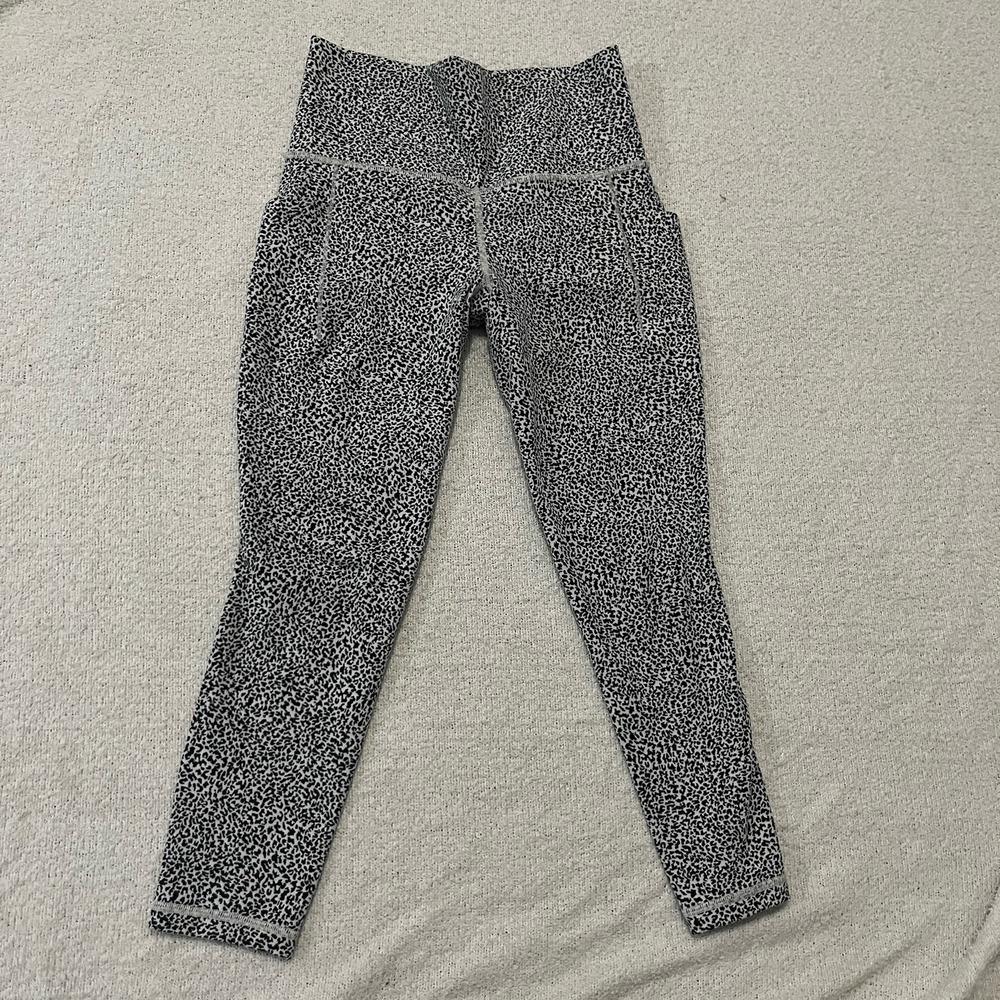 Athleta Leggings Women's‎ XSP Black White Micro Cheetah 7/8 Fitness Athleisure